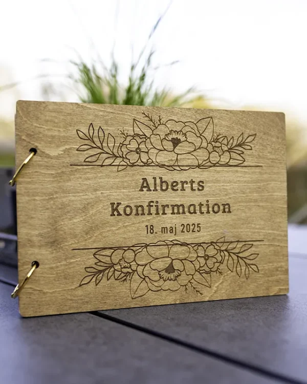 Gæstebog til konfirmation i træ