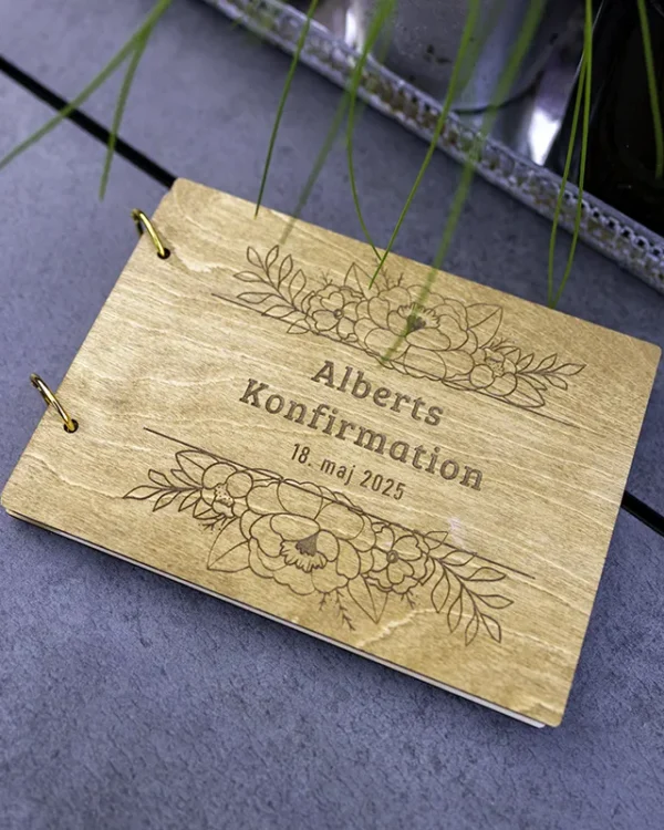 Gæstebog til konfirmation i træ
