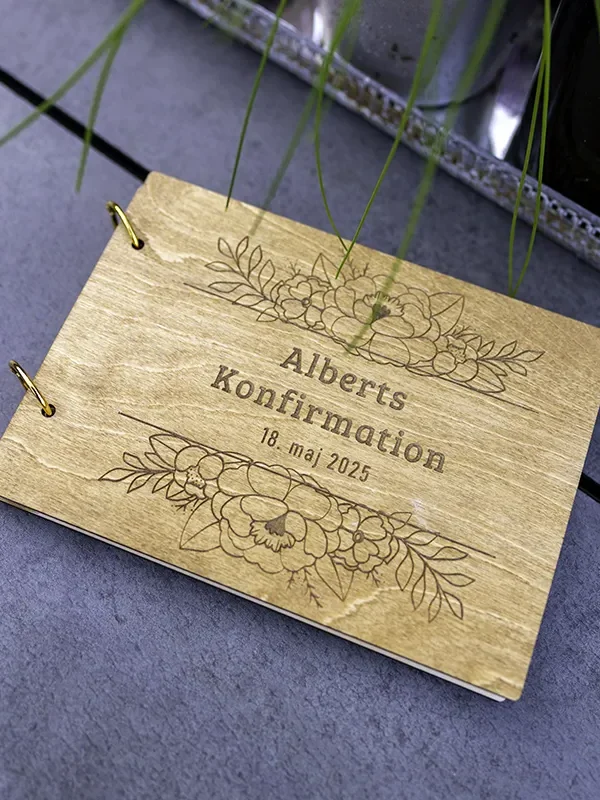 Gæstebog til konfirmation i træ