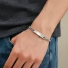 Armbånd til mænd med gravering