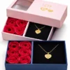 Personlig valentinesgave. Smykke og roser